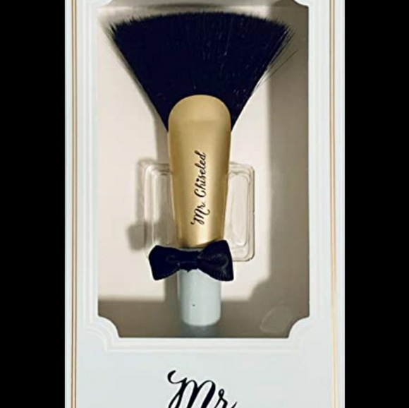 🌟🧚♀️Too Faced DISCONTINUED Mr Chiseled Contouring Brush NWT - Picture 2 of 3